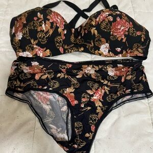 Torrid size 44D panty size 2 selling brand new no tags .Lose weight can’t fit